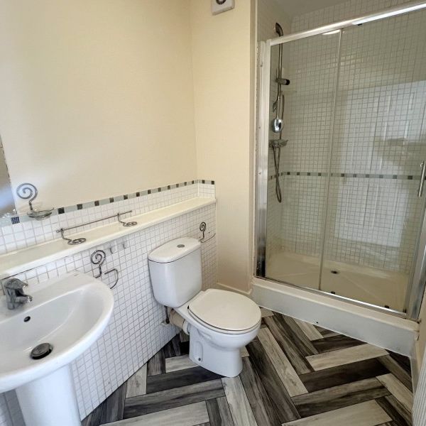 Bridge Wharf, Chertsey, Surrey, KT16 - Photo 1