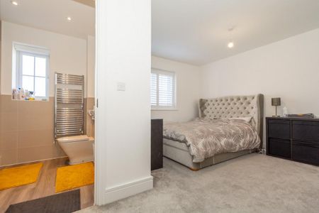 4 bedroom detached house to rent - Photo 4