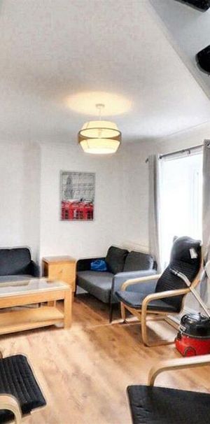 1 bedroom in a house share to rent - Photo 1