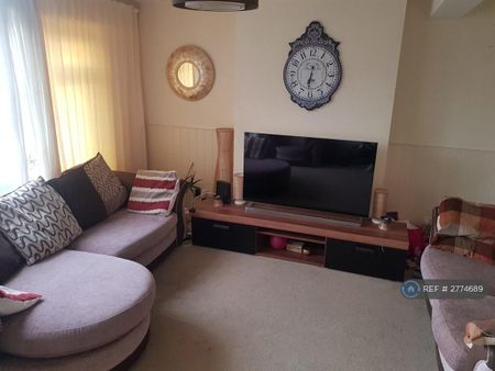 3 bedroom maisonette to rent - Photo 2