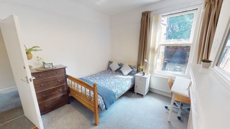 5 bedroom semi-detached house to rent - Photo 3