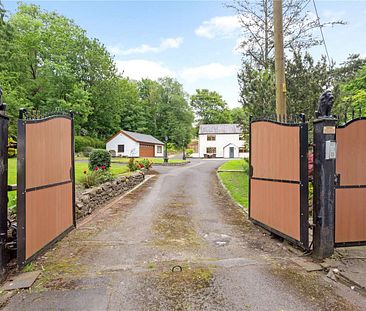 Idyllic Four Bedroom Detached Farmhouse situated on the edge of Daisy Nook Country Park. - Photo 1