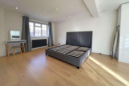 Pyrford, Woking, Surrey, GU22 - Photo 4