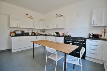 House share to rent - Photo 4