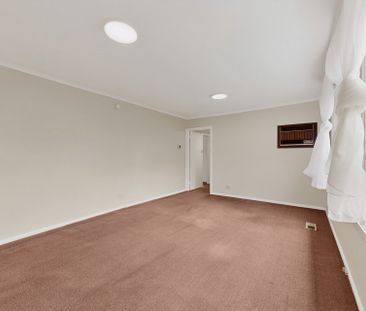 Two Living Areas, Brand New Kitchen, Prime Location - Photo 6