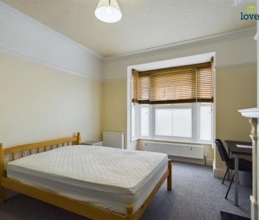 6 bedroom Town house To Let - Photo 2