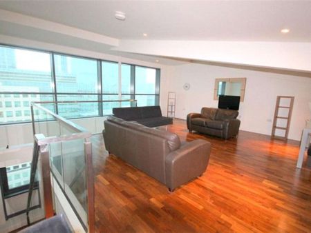 Split level apartment with Canary Wharf and Dock views. - Photo 3