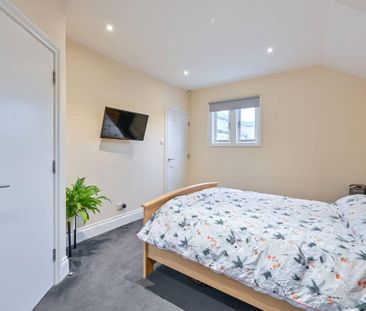 2 bedroom semi-detached house to rent - Photo 4