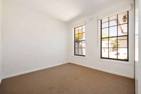 NEAT & SPACIOUS 2 BEDROOMS UNIT WITH PRIVATE COURTYARD - Photo 2