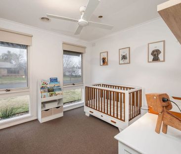 Freshly Renovated Family Home! - Photo 4