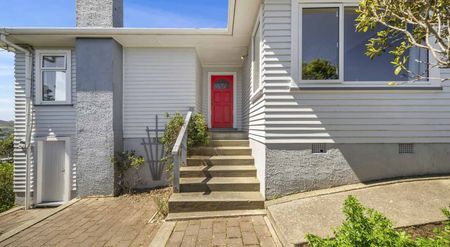 Sunny & spacious home with views over Wilton Bush - Photo 4