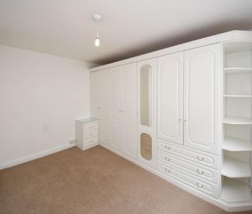 2 bed Flat for Rent - Photo 1