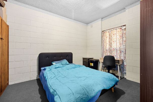 Well-Maintained One Bedroom Unit in Prestigious Holden Hill - Photo 1