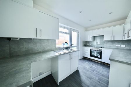 2 bedroom end of terrace house to rent - Photo 5