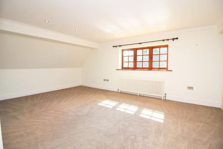 4 bedroom detached house to rent - Photo 4