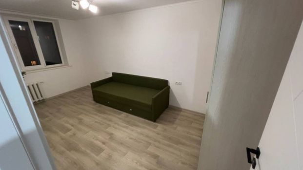 Apartament cu 3 camere in zona Tractorul - Photo 1