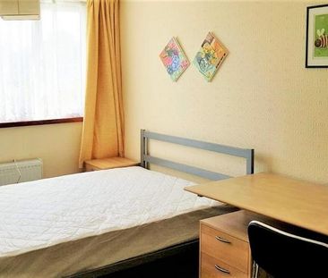4 bedroom semi-detached house to rent - Photo 6