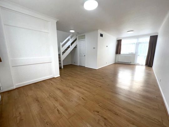 3 bedroom terraced house to rent - Photo 1