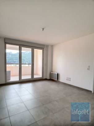 Appartement 2 pièces 41m2 MARSEILLE 11EME 785 euros - Photo 1