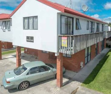 Prime Location in Hillcrest – Cozy Unit for Professionals & Students - Photo 2