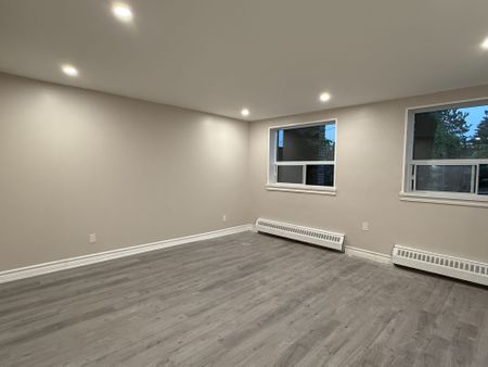 For Lease - 40 Torbolton Drive Unit# 2, Toronto, Ontario - Photo 2