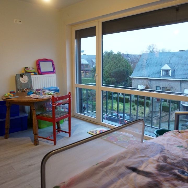 Appartement met kleine garageruimte/berging en 2 open staanplaatsen - Foto 1