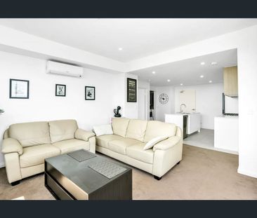 Newly renovated penthouse view apartment - Photo 5