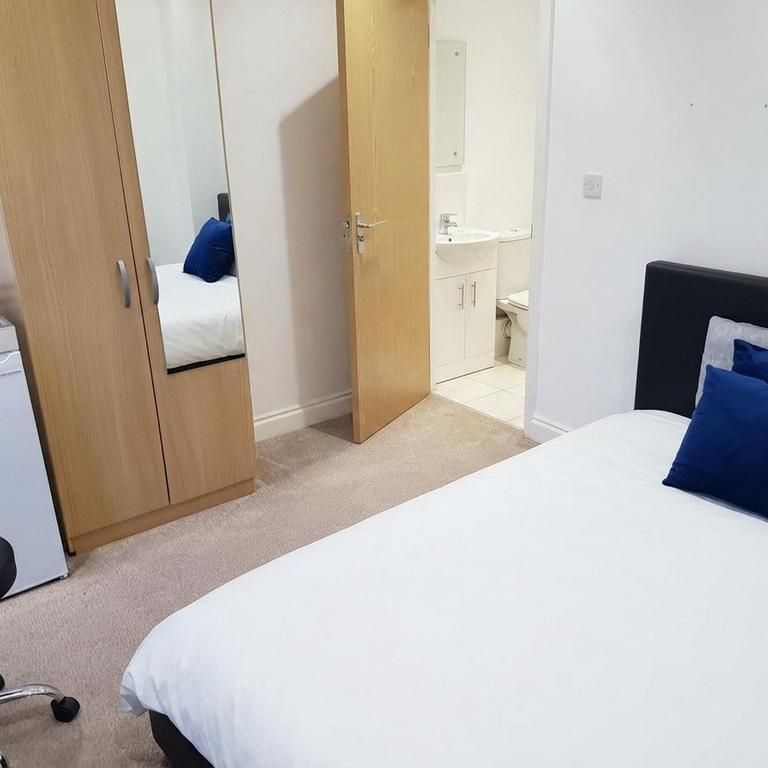 1 bedroom in a house share to rent - Photo 1