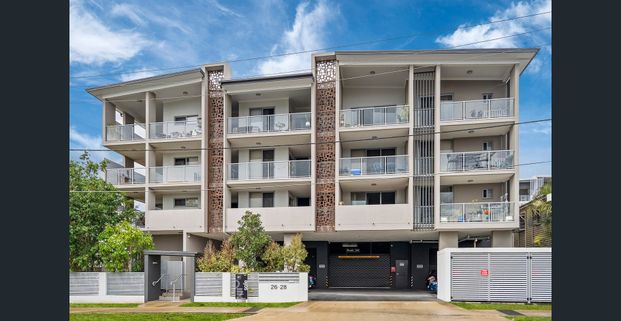 Sunsets & Lifestyle in your Stylish City Apartment - Photo 1