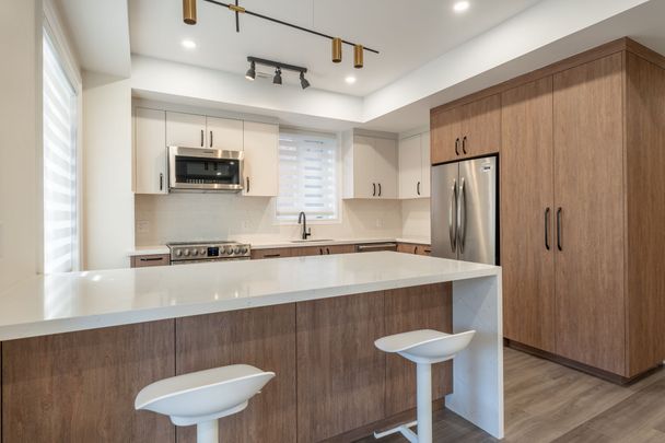 For Lease - 2339 Awenda Drive Unit# A, Oakville, Ontario - Photo 1