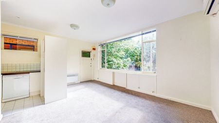 Sunny and spacious - Photo 2