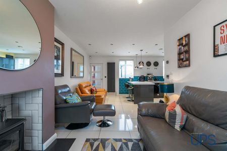 21 Ardmore Avenue, Finaghy Road North, - Photo 2