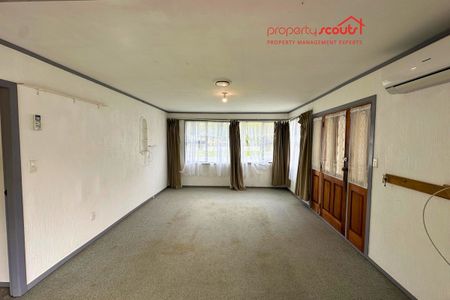 Tidy 3-Bedroom Home with Double Garage – Central Taita - Photo 5