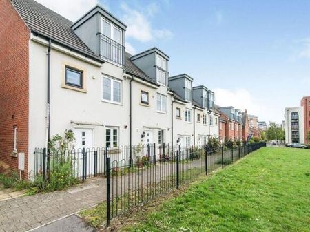 3 bedroom end of terrace house to rent - Photo 3