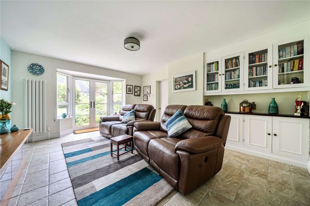 A beautifully appointed family home in the heart of the New Forest. - Photo 1