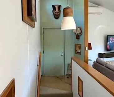 Bright, Modern & Roomy: Prime 4-Bedroom Townhouse - Photo 4