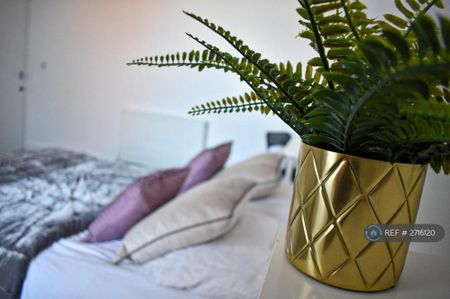 1 bedroom in a house share to rent - Photo 3