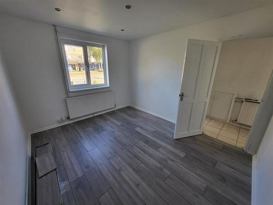 2 bedroom property to rent - Photo 1