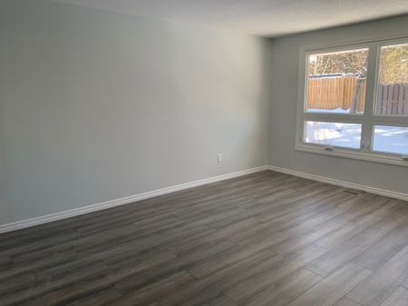 3 Bedrooms - Photo 5