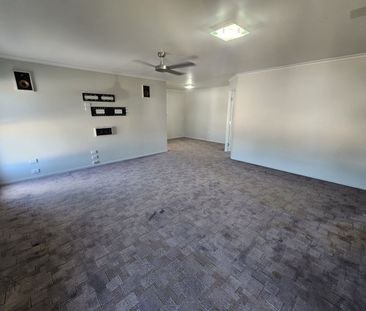 Modern Comforts, Massive Workshop, Dual Access – The Complete Famil... - Photo 1