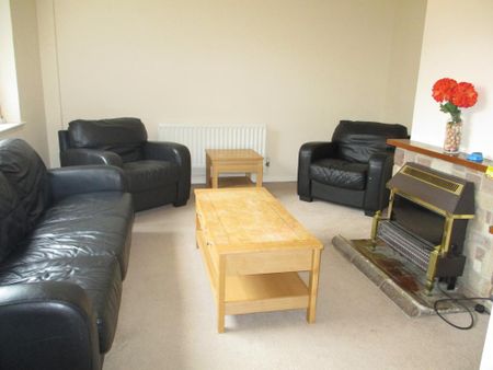 3 bedroom semi-detached house to rent - Photo 2