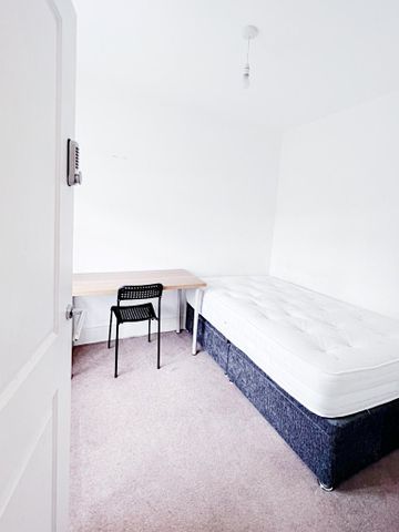 7 bedroom house share to rent - Photo 4