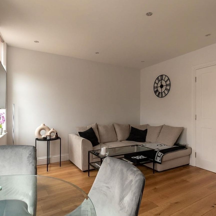 2 Bed Flat, St Johns Road, SE20 - Photo 1