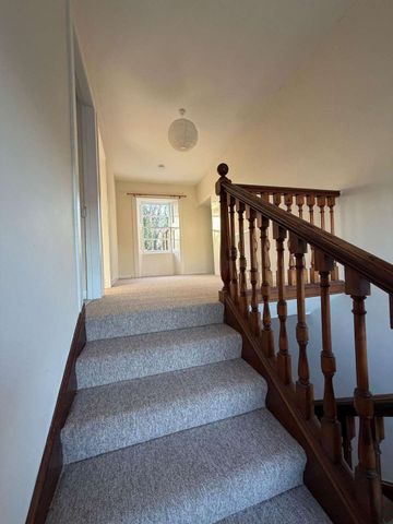 Balgone Barns Farmhouse is a traditional 5 bed stone farmhouse located on the edge of a working farm in a picturesque, rural location close to North Berwick. - Photo 5