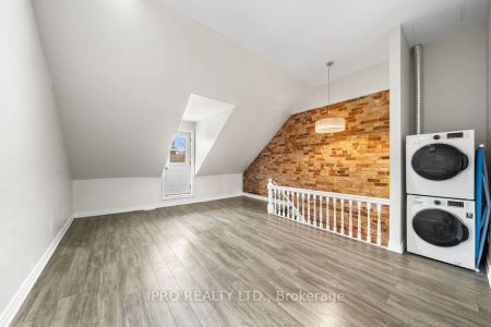 Condo Townhouse For Lease | W9256696 - Photo 4