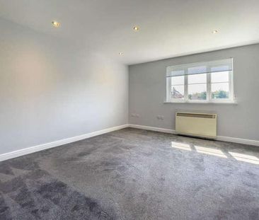 Sherriff Close, London, KT10 - Photo 2