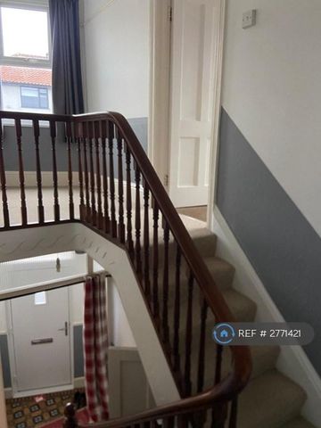 2 bedroom end of terrace house to rent - Photo 3