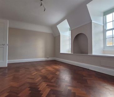 3 bedroom flat to rent - Photo 2