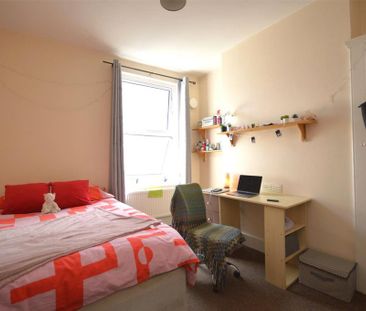 4 bedroom terraced house to rent - Photo 2