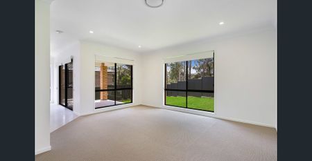 Gorgeous Family Home in a Quiet Cul-de-Sac - Photo 2